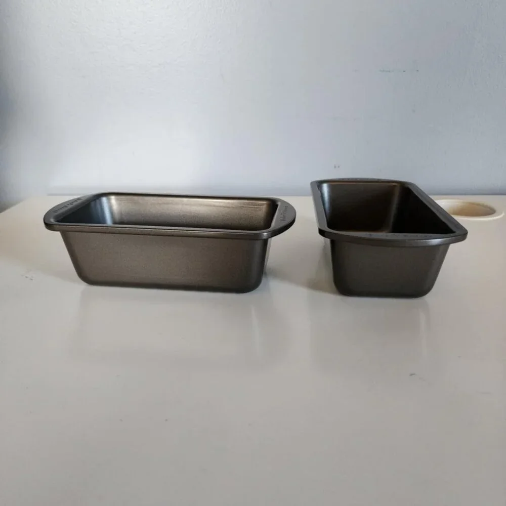 EUC Bakers Secret Small Bread Pans (set of 2)